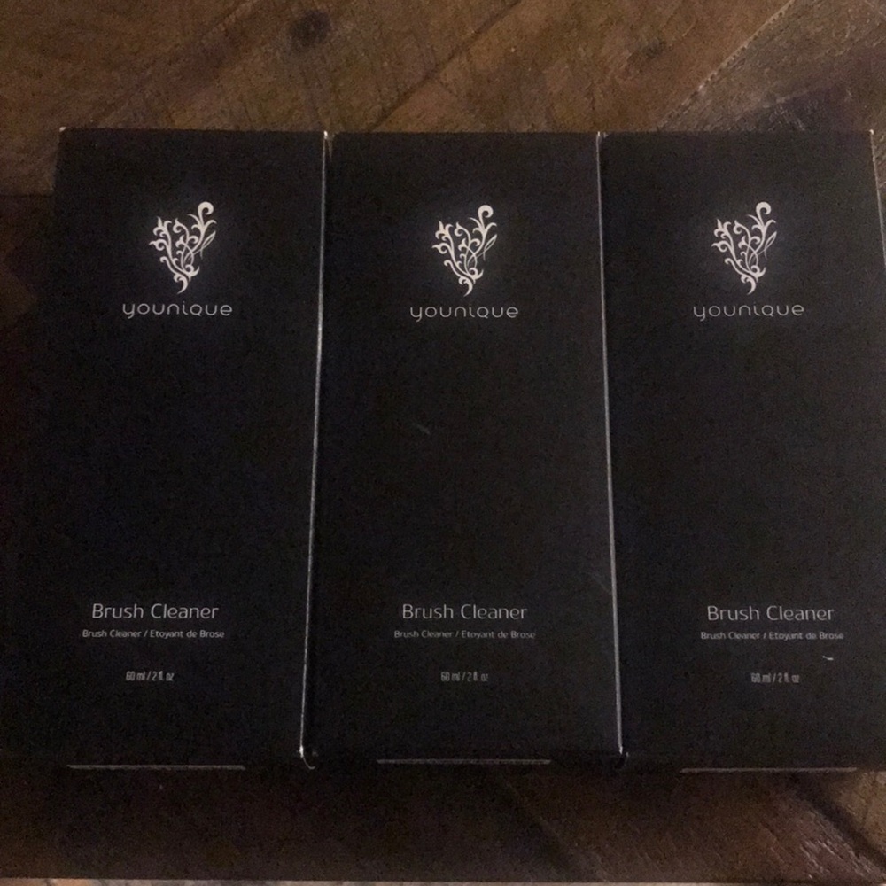 Younique Makeup Brush Cleaner - 3 brand new